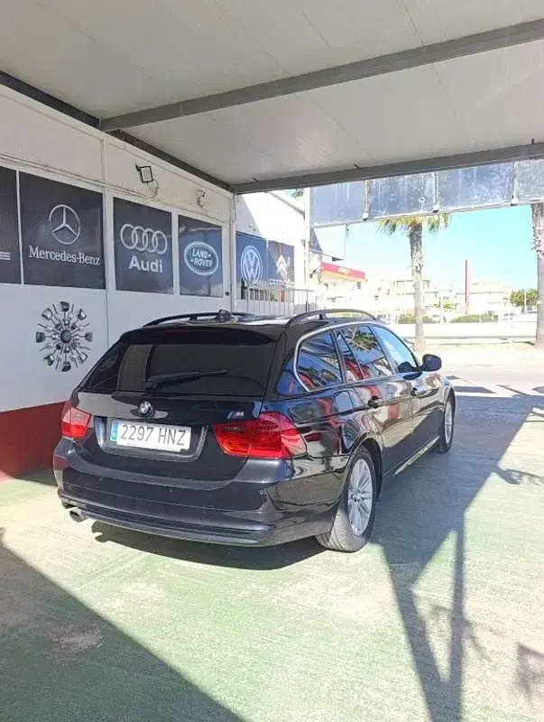 Usado BMW 318 143 CV (105 kW) 2009 Negro Berlina