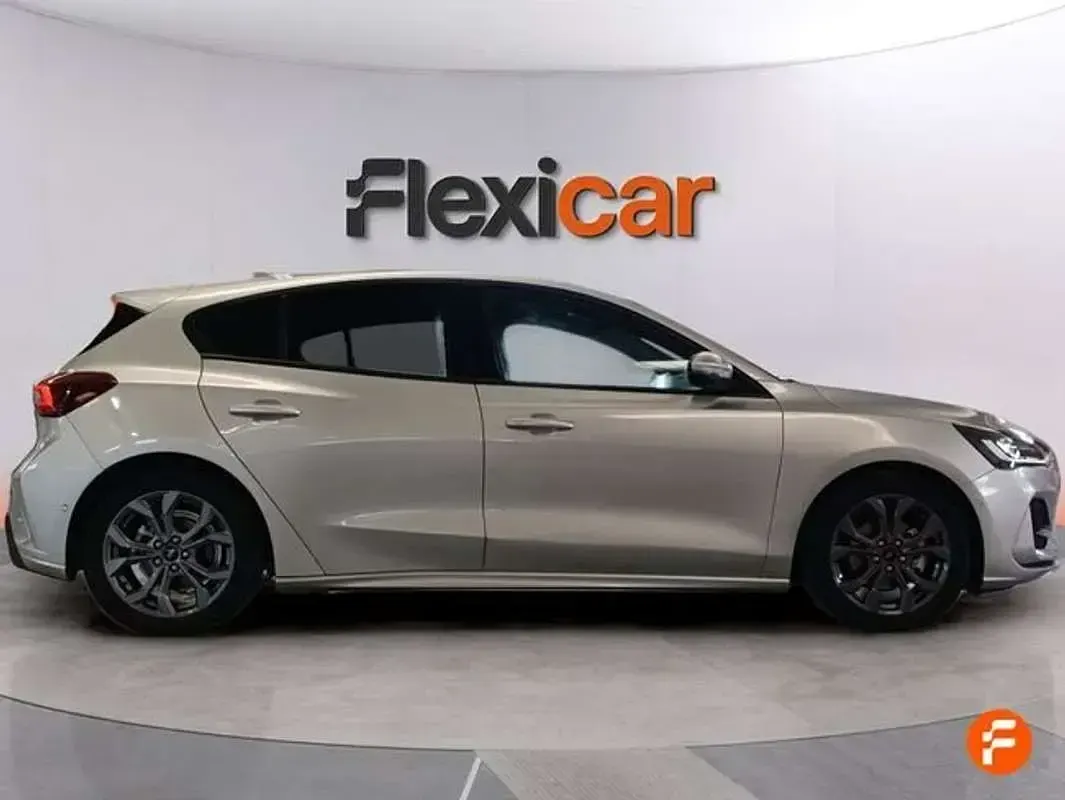 Usado Ford Focus ST-Line 155 CV (114 kW) 2024 Gris Berlina
