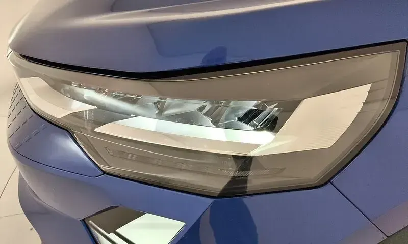 Usado Renault Captur Techno 100 CV (73 kW) 2025 Azul SUV