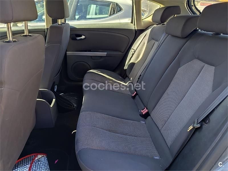 Usado Seat Leon Ecomotive 105 CV (77 kW) 2010 Gris / plata Utilitario