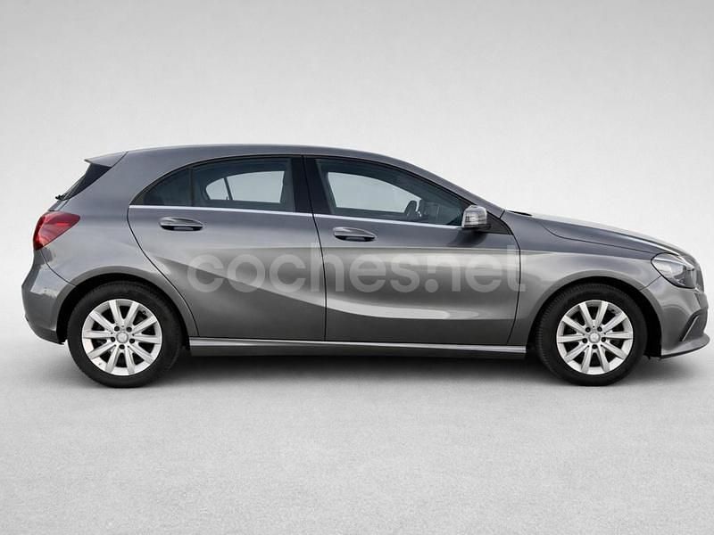 Usado Mercedes A180 109 CV (80 kW) 2017 Beige Berlina