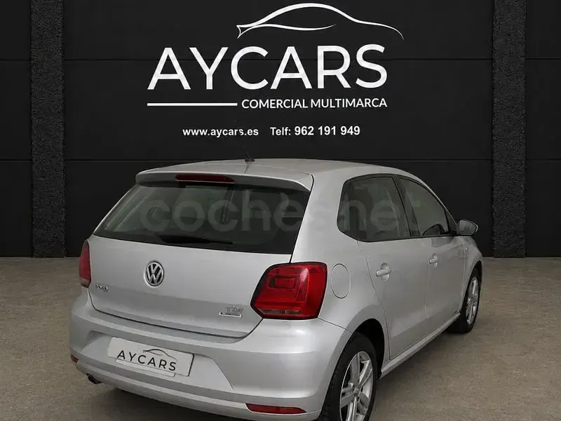 Usado VW Polo Advance 90 CV (66 kW) 2015 Gris / plata Berlina