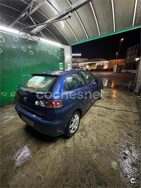 Usado Seat Ibiza Sport 100 CV (73 kW) 2002 Azul Berlina