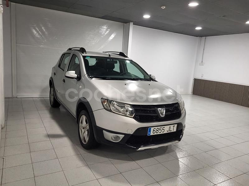 Usado Dacia Sandero Stepway 90 CV (66 kW) 2016 Gris / plata Berlina