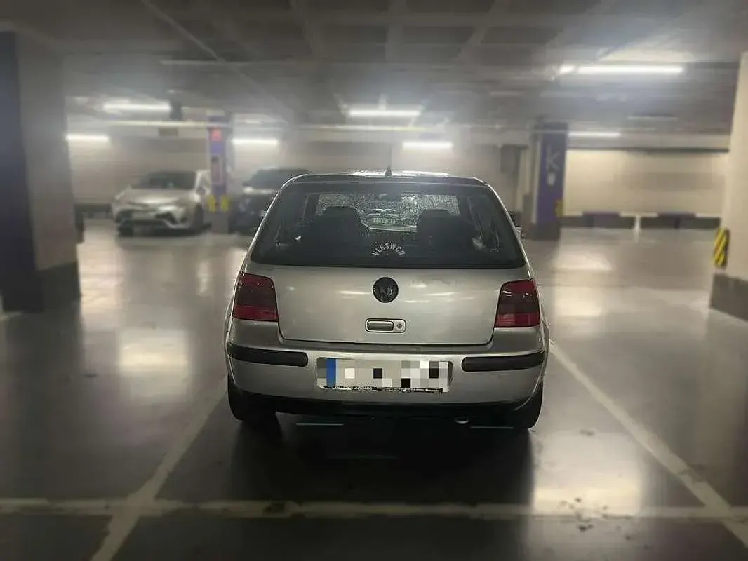Usado VW Golf IV Highline 101 CV (74 kW) 2001 Gris Berlina