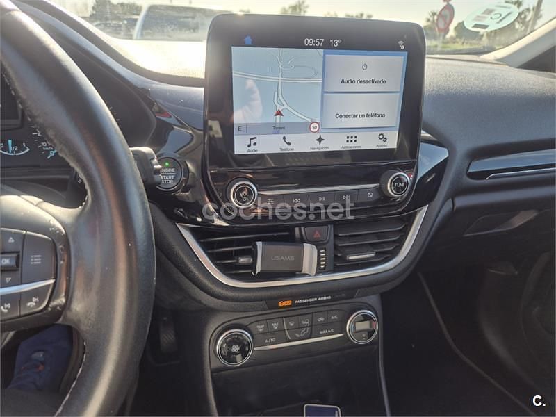 Usado Ford Fiesta Trend 85 CV (62 kW) 2017 Granate Berlina