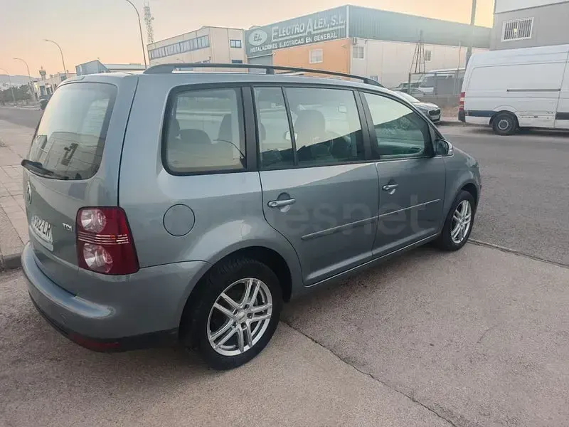 Usado VW Touran Edition 105 CV (77 kW) 2008 Gris / plata Monovolumen