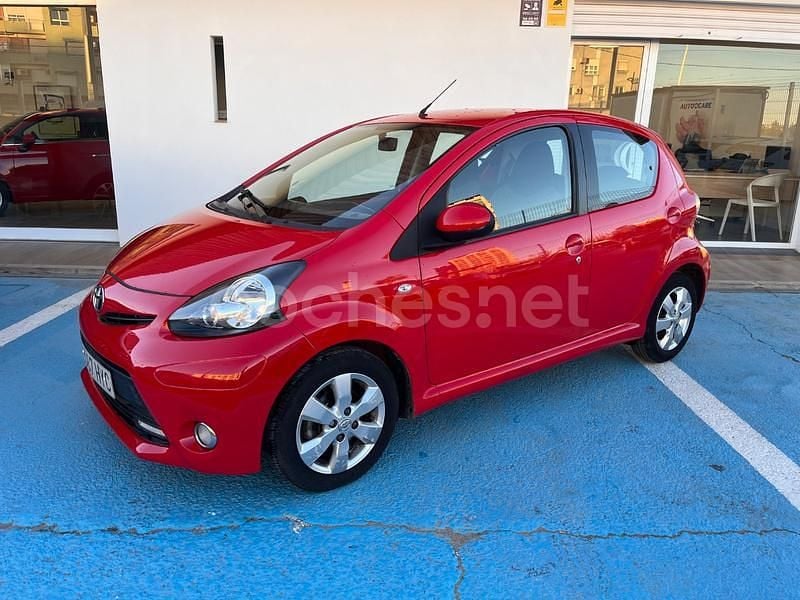 Rojo Usado 2014 Toyota Aygo Live Utilitario | 7490 € (Precio justo) - Imagen 1/4