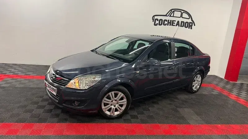 Usado Opel Astra Edition 100 CV (73 kW) 2009 Gris / plata Berlina