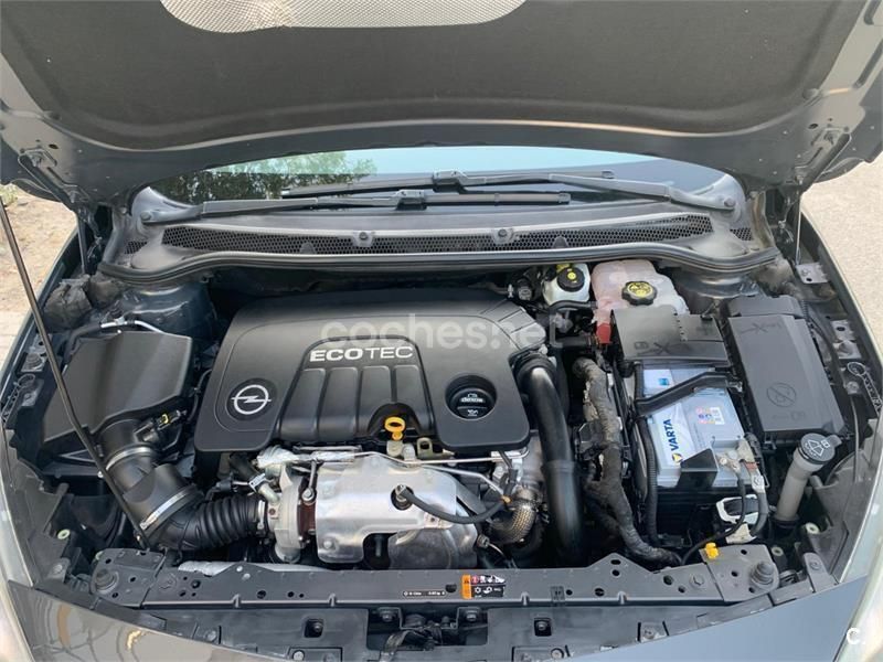 Gris / plata Usado 2015 Opel Astra Excellence Berlina | 7500 € (Precio justo) - Imagen 1/4