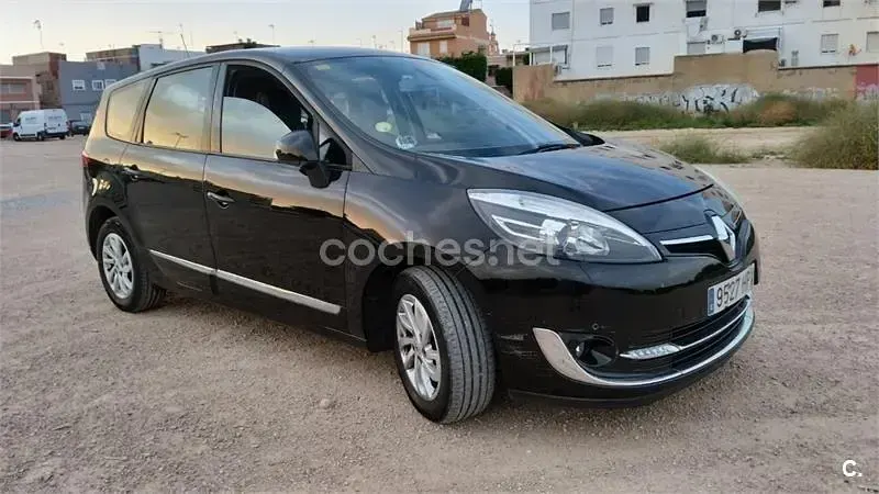 Usado Renault Grand Scénic III Dynamique 130 CV (95 kW) 2013 Negro Monovolumen