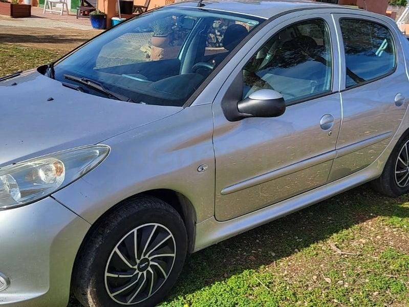 Usado Peugeot 206 60 CV (44 kW) 2011 Gris / plata Berlina