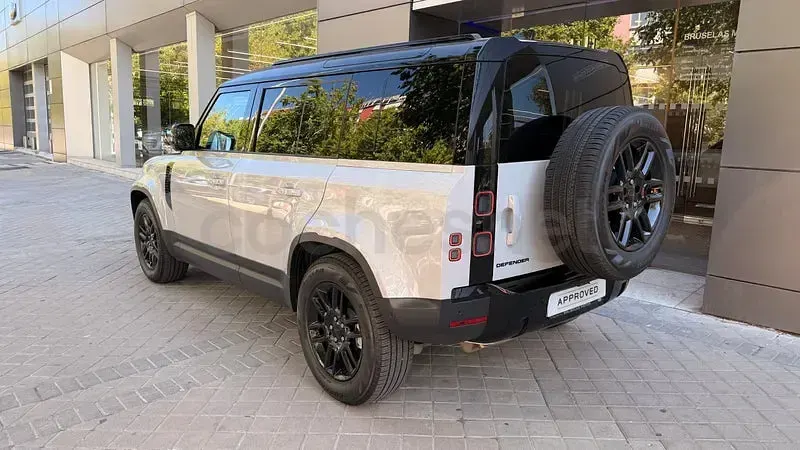 Usado Land Rover Defender S 249 CV (183 kW) 2025 Gris / plata SUV
