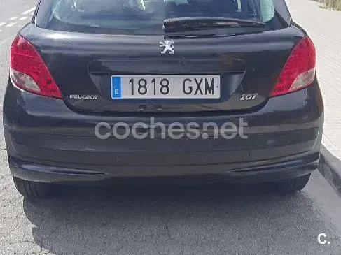 Usado Peugeot 207 75 CV (55 kW) 2010 Negro Berlina