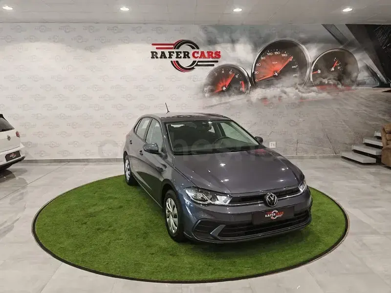 Usado VW Polo 95 CV (69 kW) 2022 Gris / plata Utilitario