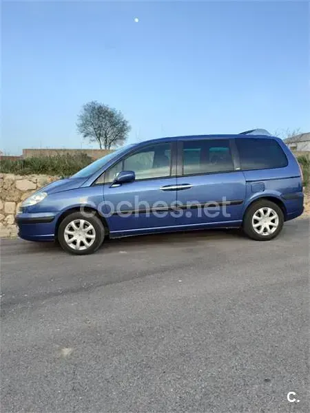 Usado Peugeot 807 109 CV (80 kW) 2005 Azul Monovolumen