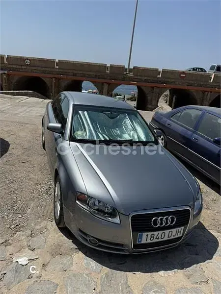 Usado Audi A4 140 CV (102 kW) 2005 Gris / plata Berlina
