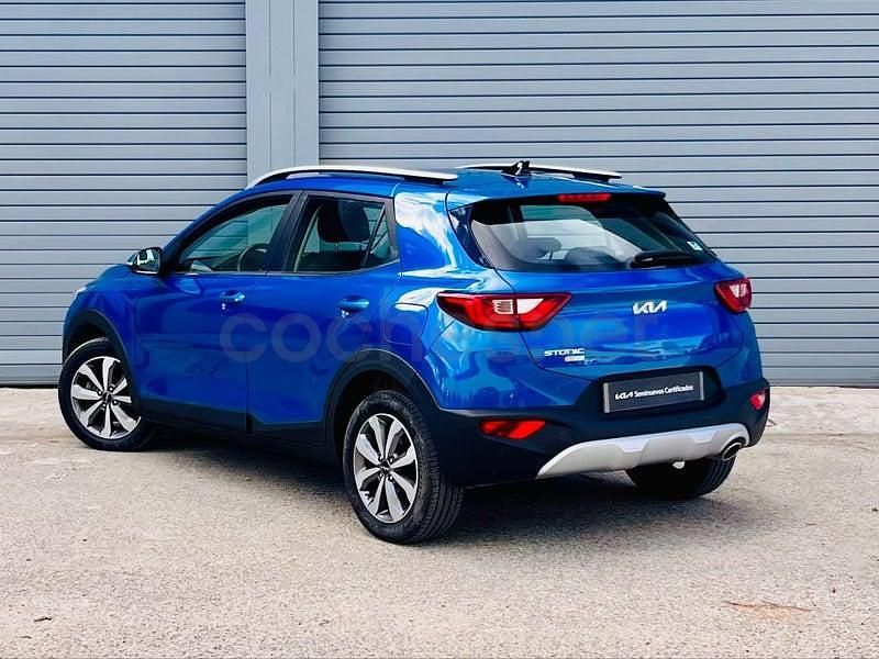 Usado Kia Stonic 100 CV (73 kW) 2024 Azul SUV