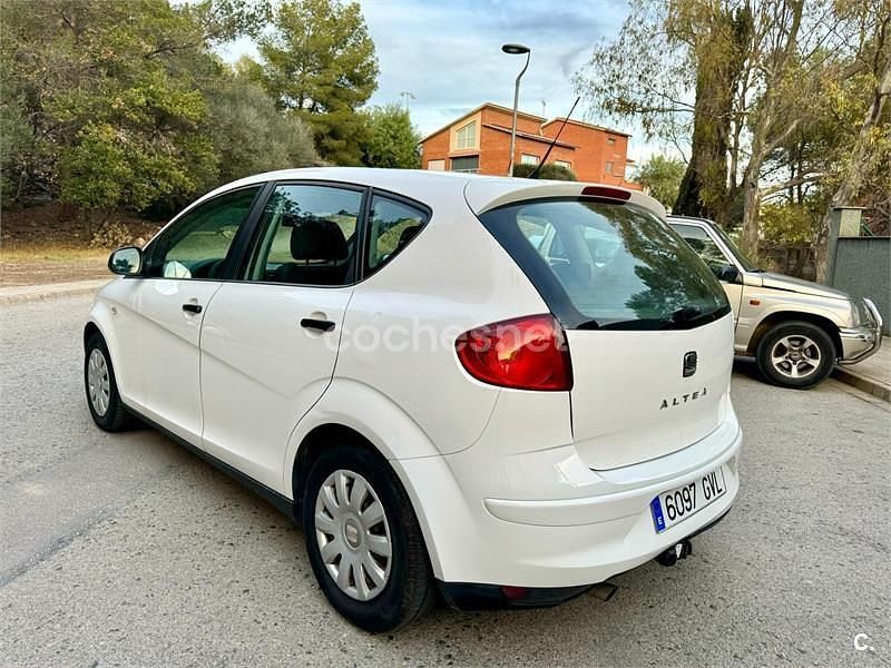 Usado Seat Altea 85 CV (62 kW) 2010 Blanco Monovolumen