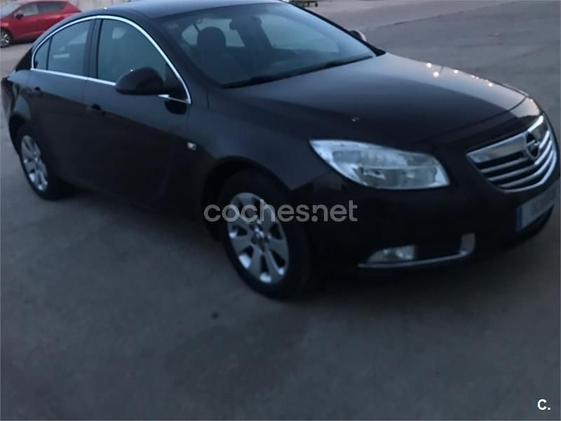 Usado Opel Insignia Expression 110 CV (80 kW) 2013 Marrón Berlina