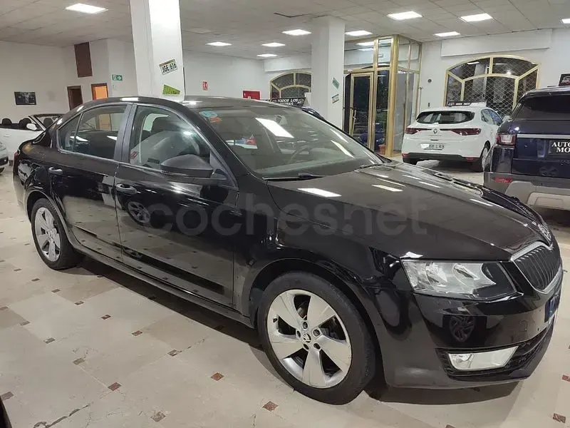 Usado Skoda Octavia GreenLine 110 CV (80 kW) 2016 Negro Familiar