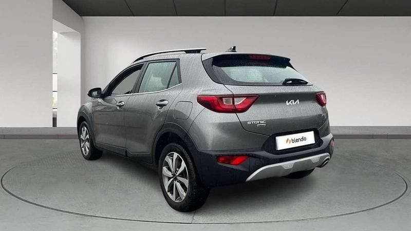 Usado Kia Stonic 101 CV (74 kW) 2025 Gris SUV