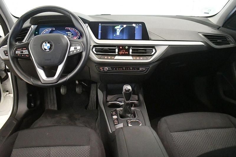 Usado BMW 118 Comfort Edition 136 CV (100 kW) 2024 Blanco Utilitario