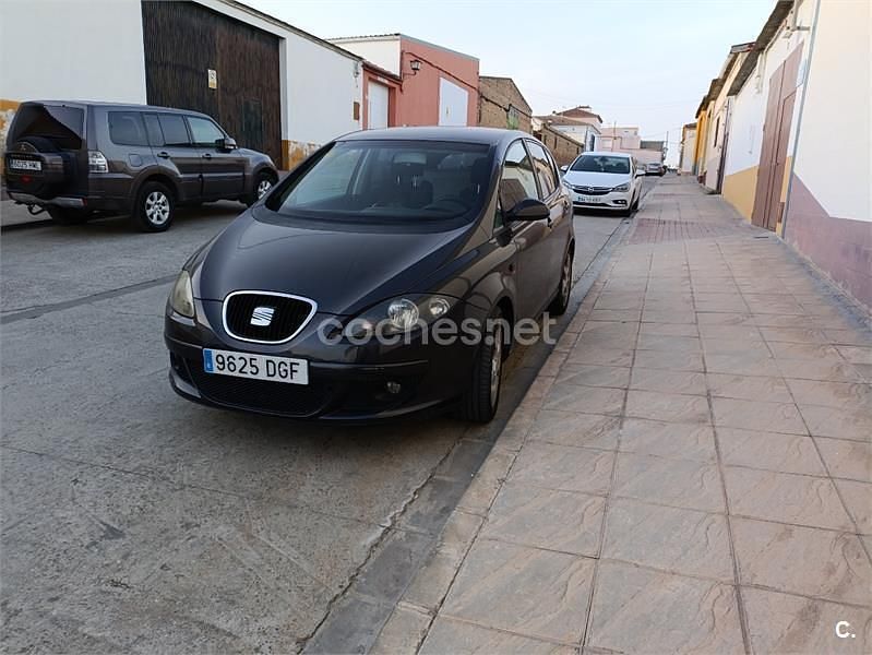 Usado Seat Toledo Sport 105 CV (77 kW) 2006 Negro Utilitario