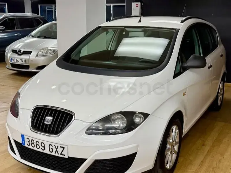 Usado Seat Altea XL 90 CV (66 kW) 2010 Blanco Monovolumen