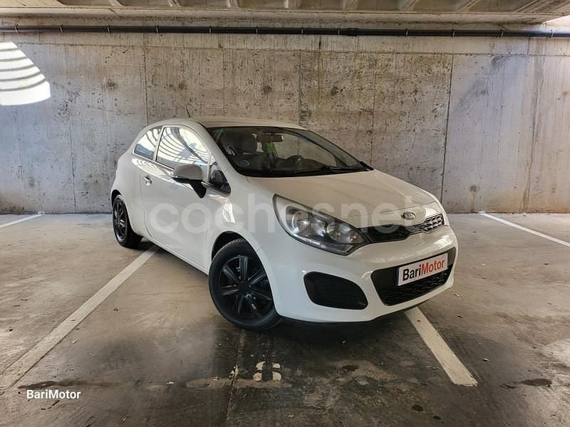 Blanco Usado 2012 Kia Rio Berlina | 6480 € (Precio justo) - Imagen 1/4