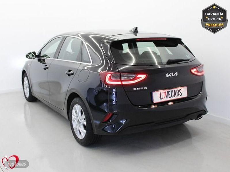 Usado Kia Ceed 100 CV (73 kW) 2022 Negro Utilitario