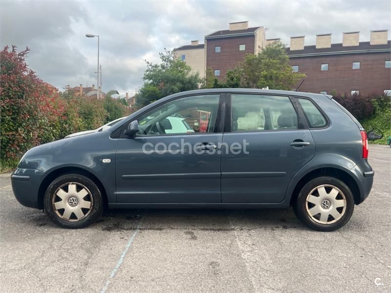 Azul Usado 2001 VW Polo Highline Berlina | 2500 € (Precio justo) - Imagen 1/4