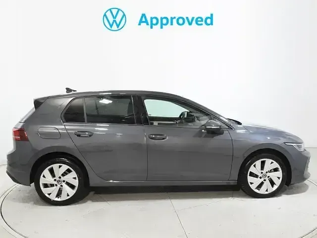 Usado VW Golf VIII 115 CV (84 kW) 2025 Gris Berlina