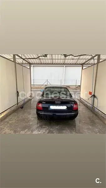 Usado Audi A4 110 CV (80 kW) 1999 Azul Berlina