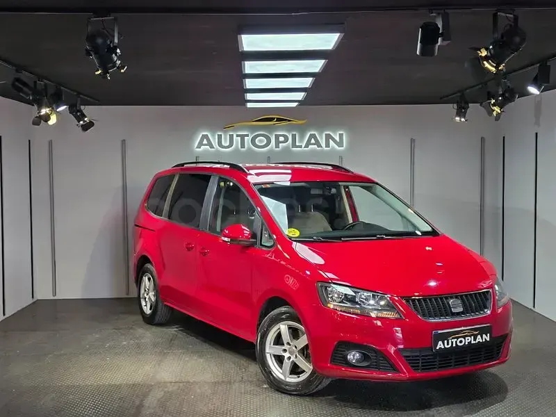 Usado Seat Alhambra Style 140 CV (102 kW) 2014 Granate Monovolumen