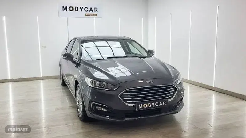 Usado Ford Mondeo Titanium 187 CV (137 kW) 2021 Gris Berlina