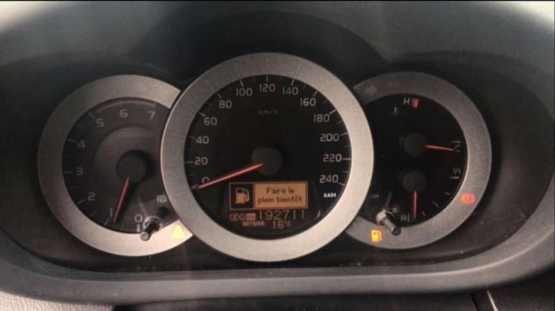 Usado Toyota RAV4 Executive 136 CV (100 kW) 2006 Gris SUV