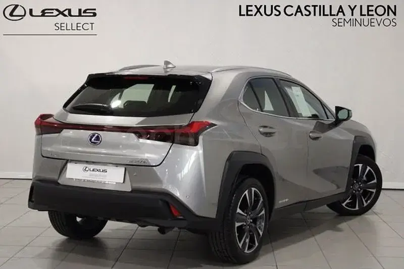 Usado Lexus UX 184 CV (135 kW) 2021 Gris / plata SUV