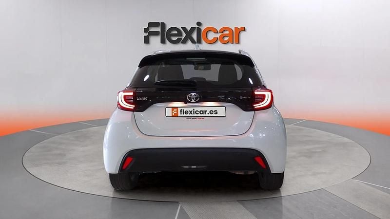 Usado Toyota Yaris Hybrid Active 116 CV (85 kW) 2024 Blanco Berlina