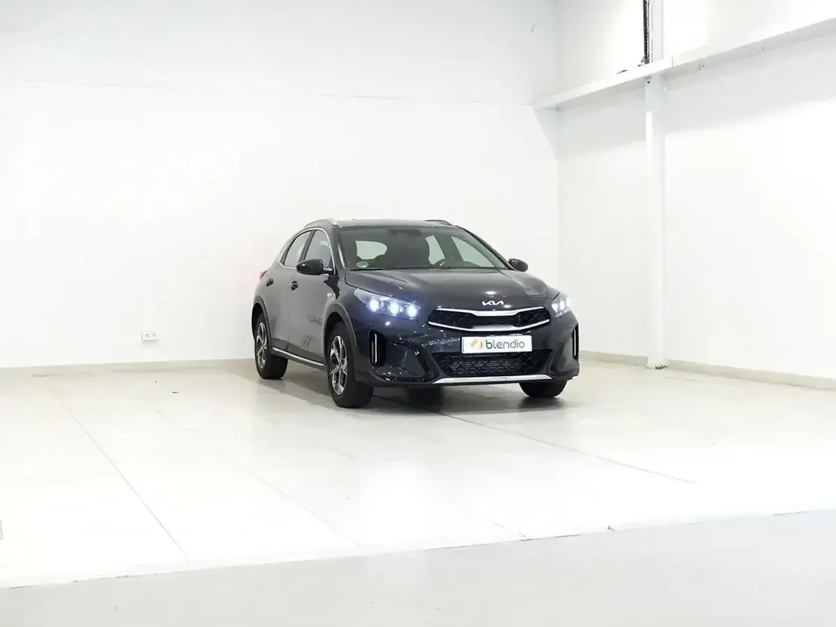 Usado Kia XCeed 100 CV (73 kW) 2024 Gris SUV