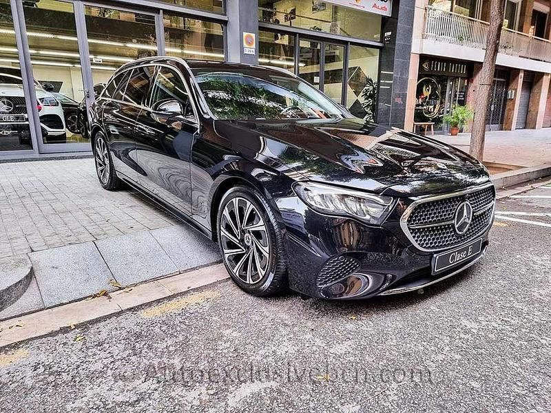 Usado Mercedes E300 313 CV (230 kW) 2024 Negro Familiar
