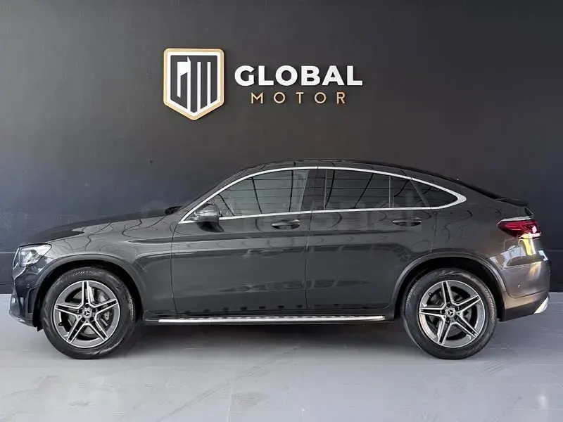 Usado Mercedes GLC220 194 CV (142 kW) 2021 Gris / plata SUV