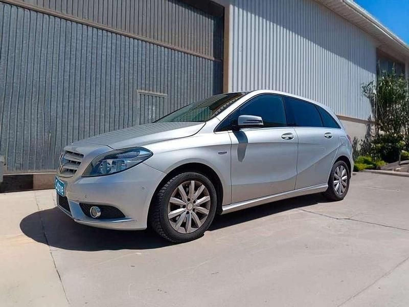 Usado Mercedes B200 156 CV (114 kW) 2012 Gris Monovolumen