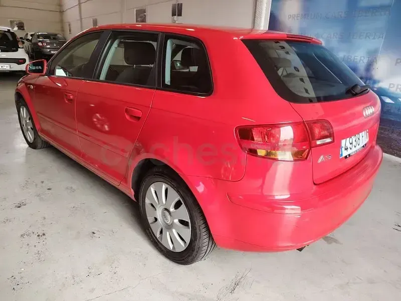 Usado Audi A3 Attraction 125 CV (91 kW) 2007 Rojo Utilitario