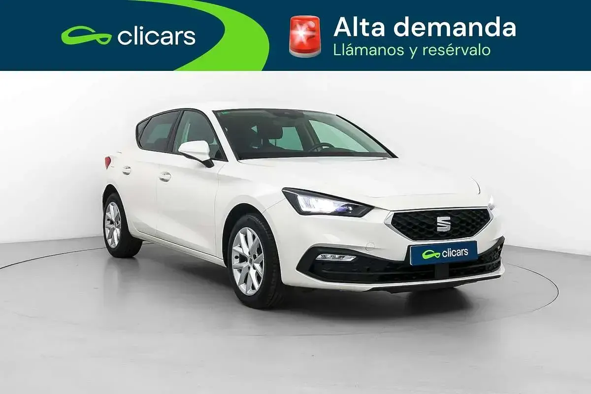 Usado Seat Leon Style 110 CV (80 kW) 2021 Blanco Utilitario