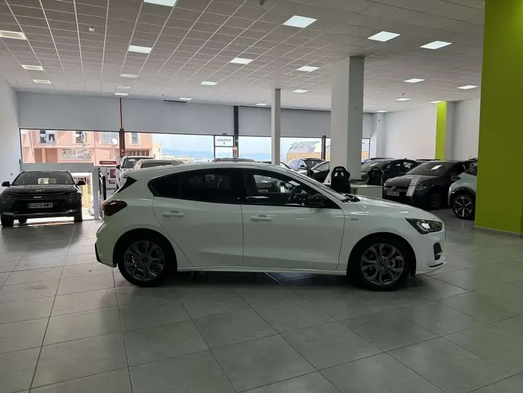Nowe Ford Focus ST-Line 125 KM (91 kW) 2025 Biały Hatchback