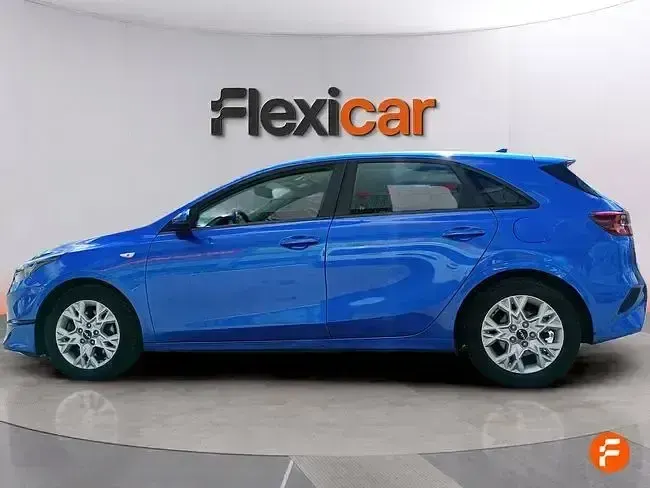 Usado Kia Ceed 100 CV (73 kW) 2021 Azul Utilitario
