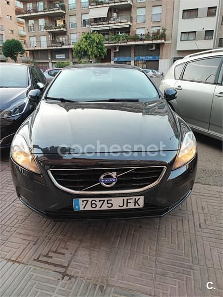 Negro Usado 2015 Volvo V40 Kinetic Familiar | 8900 € (Precio justo) - Imagen 1/4