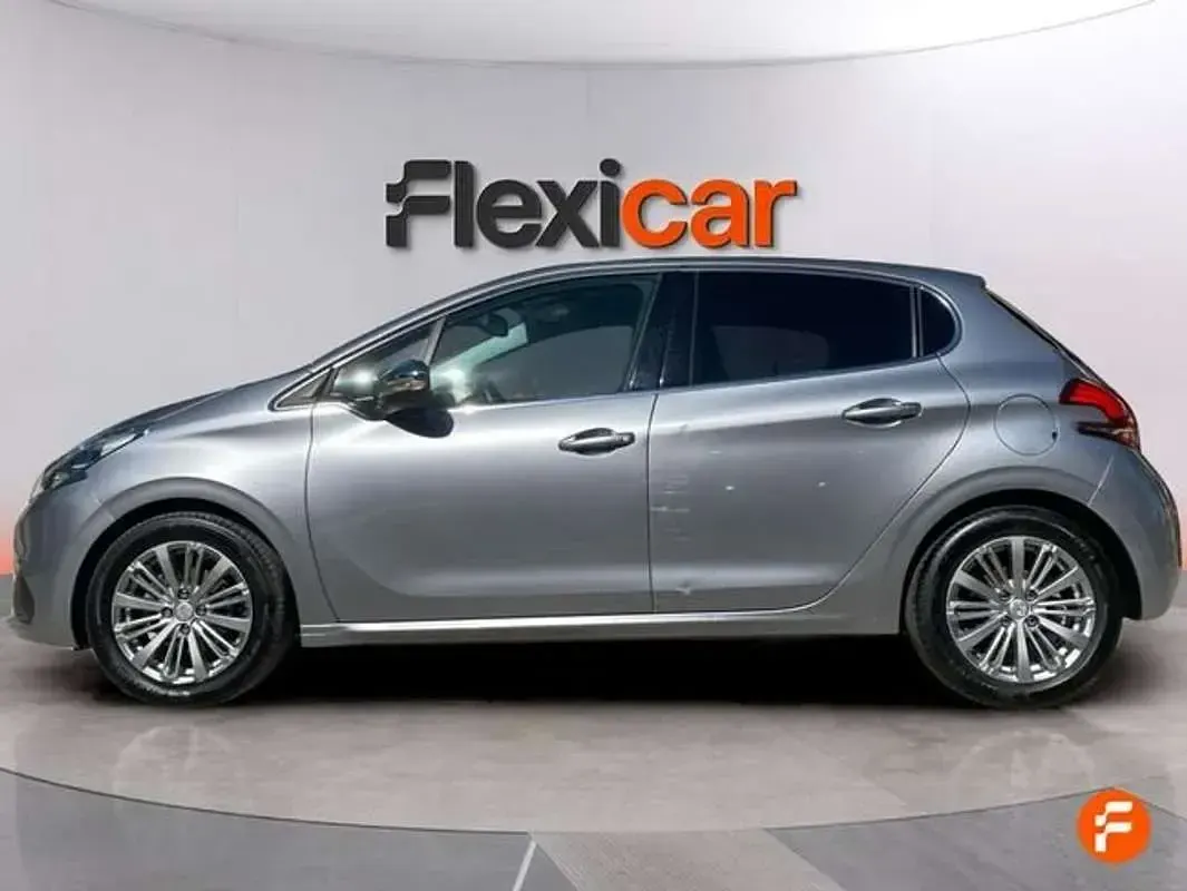 Usado Peugeot 208 110 CV (80 kW) 2019 Gris Utilitario