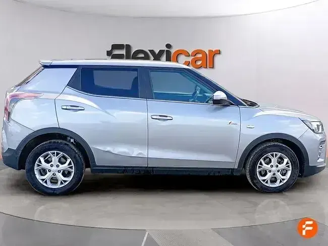 Usado SsangYong Tivoli 163 CV (119 kW) 2024 Gris
